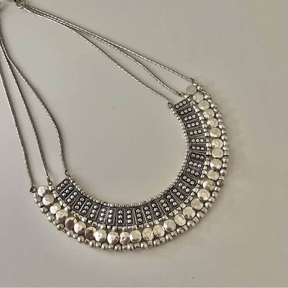 Lucky Brand Silver Tone Hammered Metal Statement Necklace - Picture 6 of 10